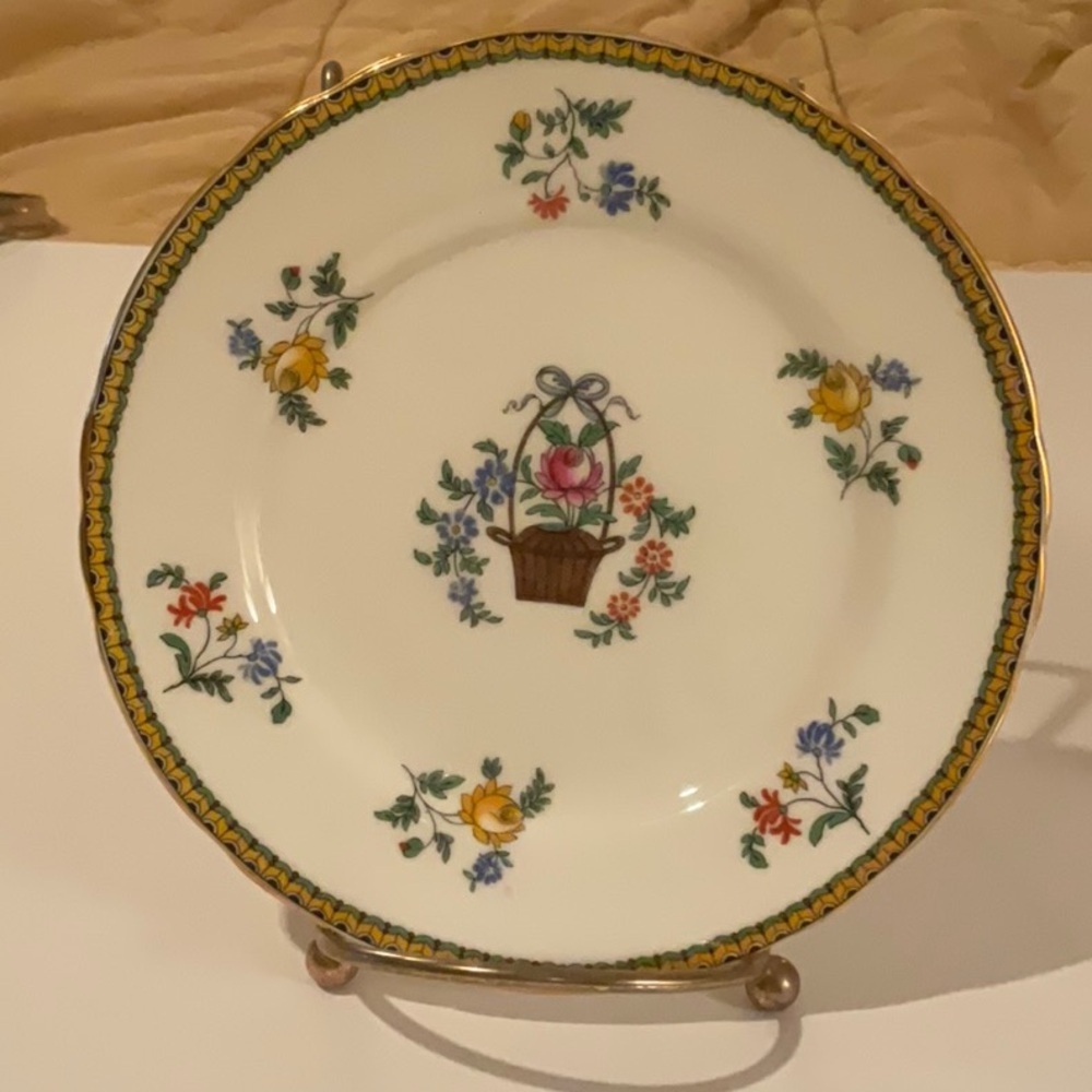 Aynsley China Flower Basket pattern, bread/butter plate, teacup/saucer - Picture 6 of 10